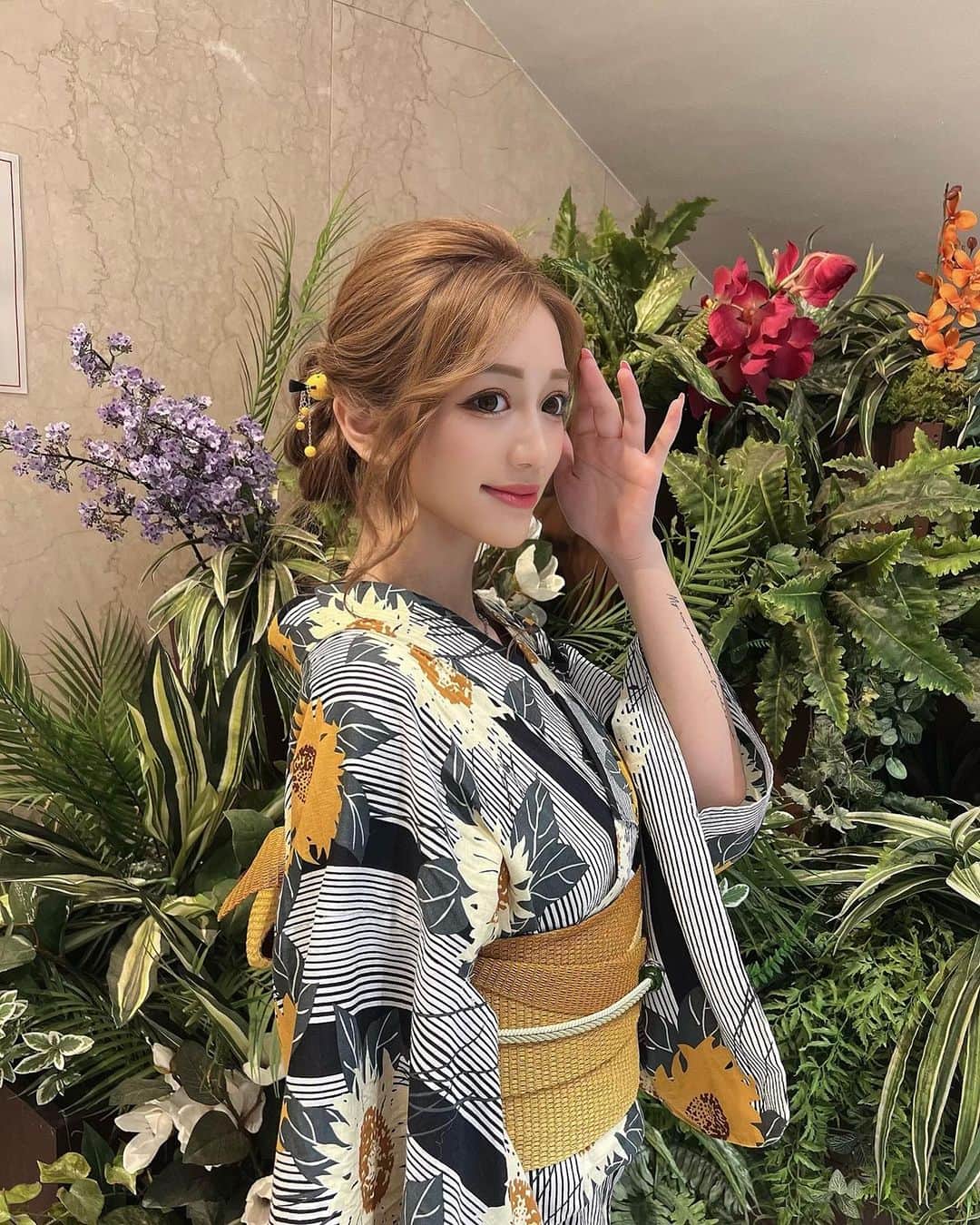 高澤凪のインスタグラム：「🌻の浴衣すき💛」