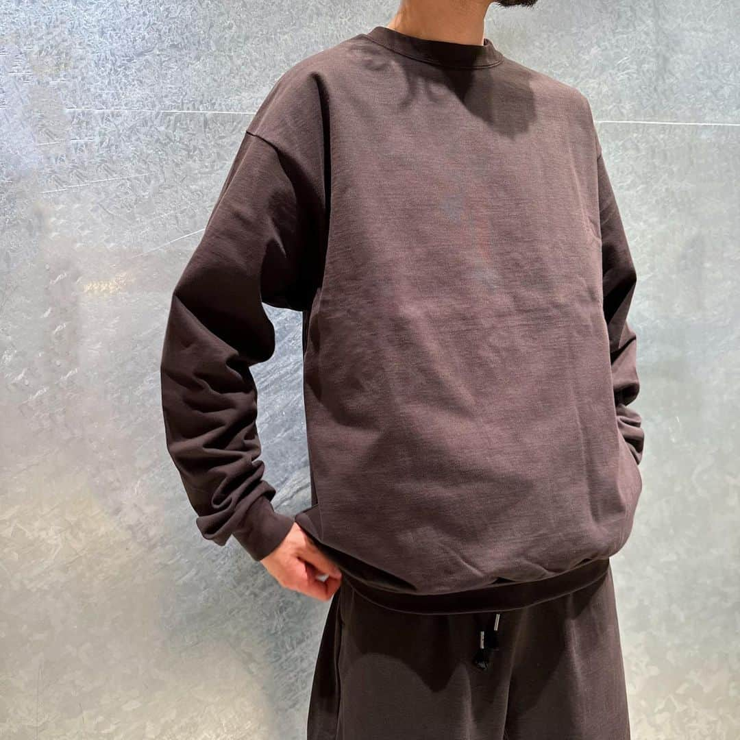 H BEAUTY&YOUTHさんのインスタグラム写真 - (H BEAUTY&YOUTHInstagram)「＜H BEAUTY&YOUTH＞ HEAVY HYBRID COTTON SWEAT CREW NECK ¥13,200 Color: DK.BROWN/WHITE/BLACK Size: S/M/L (着用スタッフ: 179cm 着用サイズ: L)  HEAVY HYBRID COTTON EASY ¥16,500 Color: DK.BROWN/BLACK Size: S/M/L (着用サイズ: L)  #H_beautyandyouth #エイチビューティアンドユース @h_beautyandyouth  #BEAUTYANDYOUTH #ビューティアンドユース #Unitedarrows #ユナイテッドアローズ #nike」7月16日 16時29分 - h_beautyandyouth