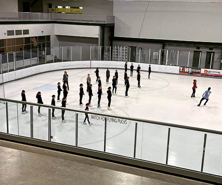 ジェイソン・ブラウンさんのインスタグラム写真 - (ジェイソン・ブラウンInstagram)「📍Austin, TX 💜  Fun few days in Texas at #SkateExcelFest with @usfigureskating!! Congrats to all the skaters who qualified this year for the National Final!! Loved working with you guys! Keep up the great work! 🙌  #figureskating #usa #teamusa #usfigureskating #austin #texas @usfigureskating」7月16日 11時22分 - jasonbskates