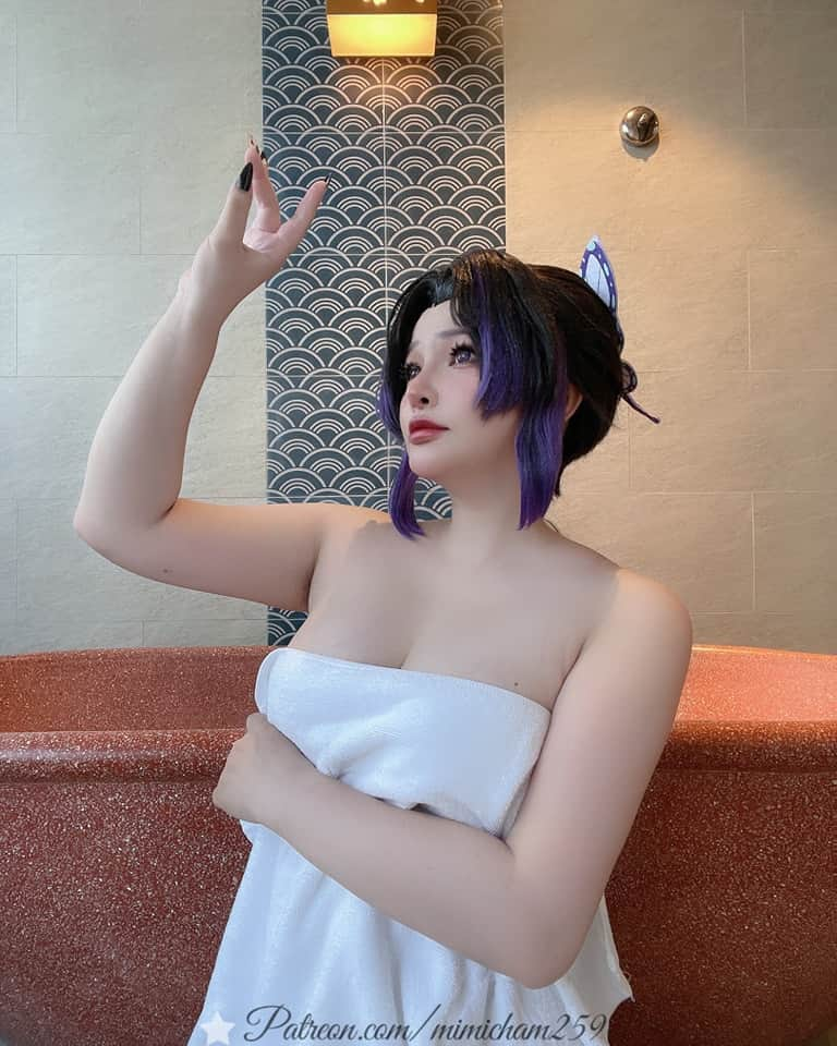 ミミちゃんさんのインスタグラム写真 - (ミミちゃんInstagram)「Would you like to take a dip with me? Bath time Shinobu for July~💕💕 #shinobukochou #demonslayer」7月16日 11時30分 - mimichan.259