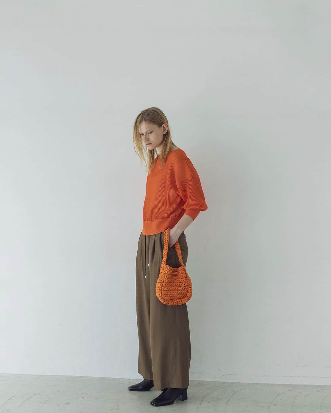のインスタグラム：「. DRESSLAVE 2023 Pre Autumn START...  7.20(Thu) in STOCK   ☑︎ ALLONGE pleats short pullover Color : orange / black Price : ¥17,600  #DRESSLAVE #ドレスレイブ #2023 #2023aw  #autumn #fall #fashion #sheer #sheerknit #sheertop #knit  #秋冬 #ファッション #カラートップス #シアートップス」