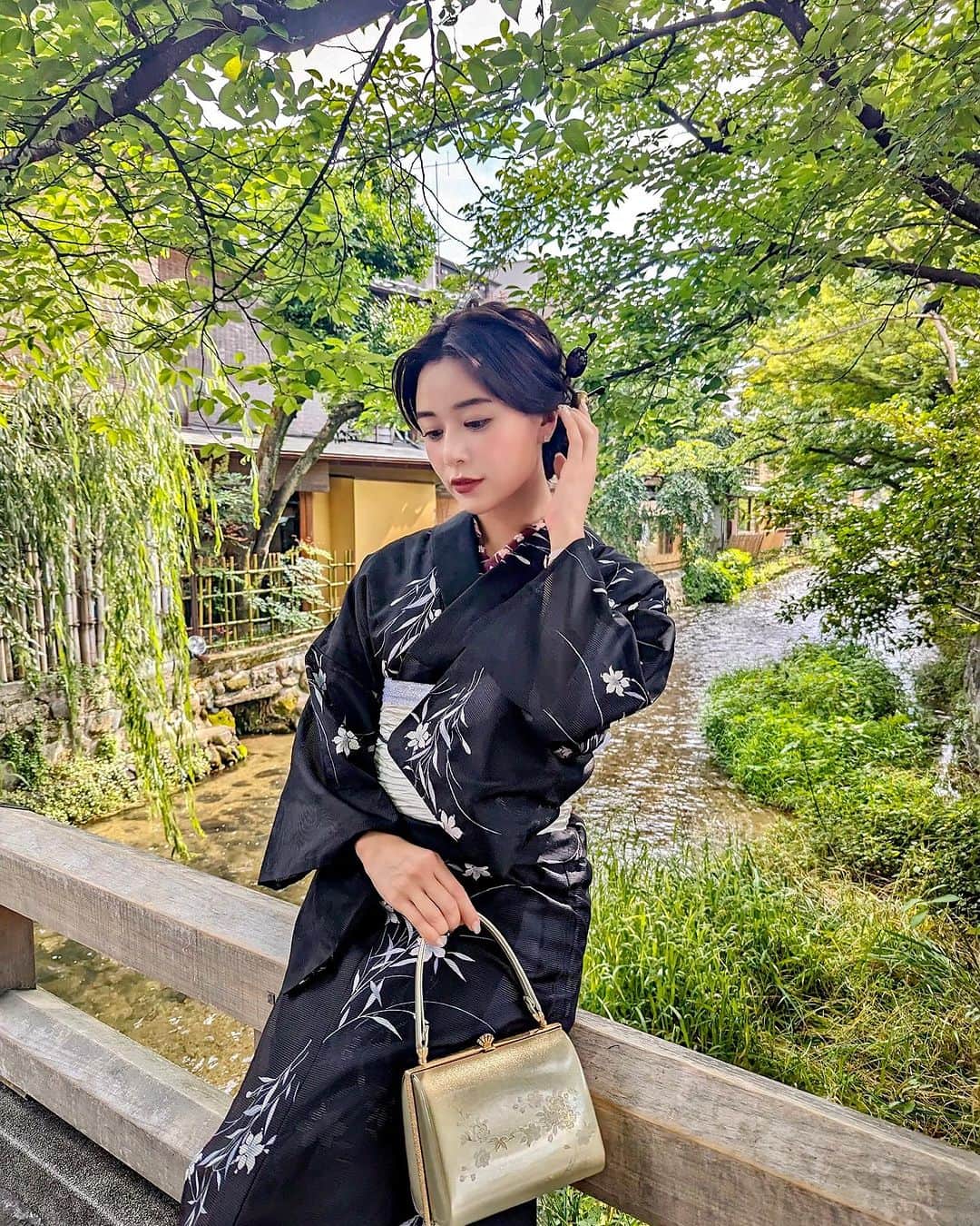 石井里奈さんのインスタグラム写真 - (石井里奈Instagram)「京都は祇園祭ですね♥️ 来年は行ってみたいな〜。 祇園はいついっても風情があって 大好きなところ。 . 先日定期的に通っている @the_roppongi_clinic でシミ取りレーザーとフェイスラインボトックスをしてもらいました✨☺️ おかげで横顔がスッキリ！ いつもメニューは決めずに @dr.sayakanagao にカウンセリングしてもらって決めてます😍 通ってる美容クリニックはここだけ！ぜひカウンセリングいってみてね！1週間のダウンタイム載せとく✌️ . 今日も暑いので熱中症気をつけてね🍑 . #祇園祭 #gion #祇園 #kyoto #お祭り #festival #夏着物 #着物 #kimono #yukata #浴衣 #yukata #japanesegirl #フェイスライン #シミ取り #美容 #美容皮膚科 #kyotokimono #京都着物レンタル」7月16日 12時08分 - ri7tin1025