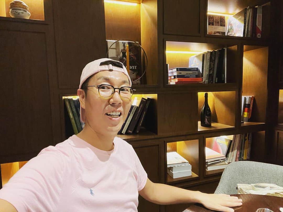 キム・ヨンチョルさんのインスタグラム写真 - (キム・ヨンチョルInstagram)「#Saturday #mingles  #Sunday #toctoc  매니저들 부르고 싶었으나.. 토일 부르면 일이 되기에… ㅎㅎ 주말은 혼런! 혼자런치!!! 완전 좋아 ㅋㅋㅋㅋㅋ 1인분만 내서 ㅎㅎㅎㅎ 술도 안마시지! 딱 밥값만 👍  주말풀렉스👏 못마심.  한 2주? 거의 술 안마셨더니. 몸 컨디션은 최고.  이 #미슐랭 스토리는 조만간 #김영철의투머치tv 로 업뎃할 예정」7月16日 12時39分 - luxekim