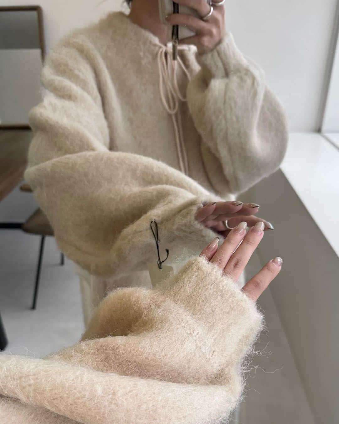 kannnaのインスタグラム：「2023FW今回もまたまた可愛いん更新✍🏻 販売までお楽しみに！ プレフォールも可愛い溢れてますぅ♡  concept : Accumulate Accumulatel積み重ねる、ためる） 4年目になるlawgy。 今季もlawgyと一緒に年を、思いを積み重ねて。 またお洋服も沢山重ねて可愛いアイテム展開。 レイヤードをさらに楽しもうをコンセプト。  @lawgy_official  #lawgy #라우지 #eim #2023fw」
