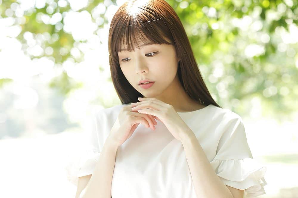 のインスタグラム：「こちらの写真も２年前。  太陽の光でとっても優しい雰囲気に包まれていて、お気に入りの写真です☺️🍀  photo by @sito_yamaguchi   #川村那月 #photo #写真が好きな人と繋がりたい #懐かしいシリーズ」