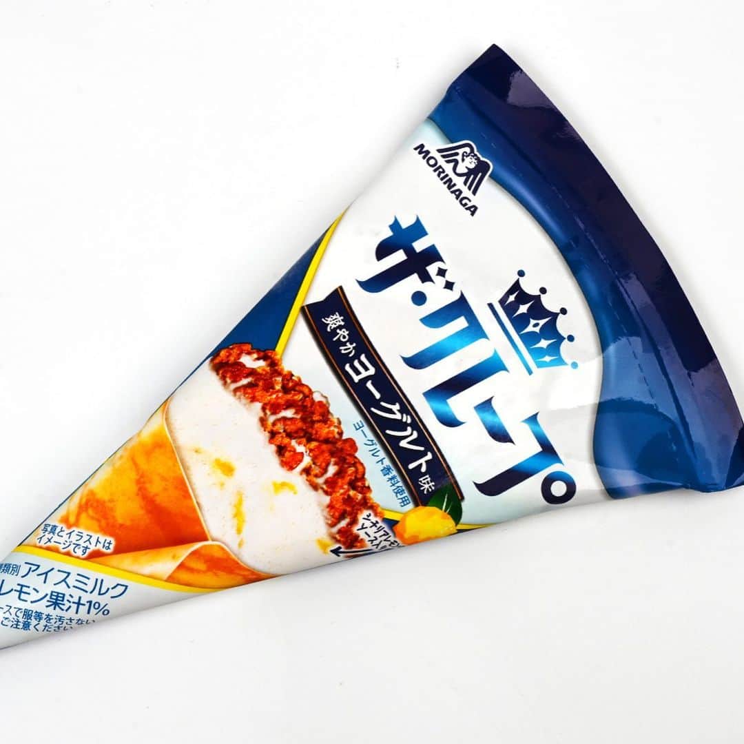 アイスマン福留さんのインスタグラム写真 - (アイスマン福留Instagram)「【食べて！】夏限定のザ・クレープ 新作！めちゃくちゃおいしい！ヨーグルト味アイスの中に、シチリア産レモン使用の甘酸っぱ～いレモンソースを充填。もちもちのクレープ皮で包んだクレープアイス！こちら、コンビニエンスストア限定の商品なのでスーパーマーケットでは取り扱っていないのでご注意を！森永製菓『ザ・クレープ 爽やかヨーグルト味』  #クレープ #ザクレープ #ヨーグルト #爽やか #ヨーグルトアイス #レモンソース #森永製菓 #コンビニ限定 #アイス #デザート #スイーツ #新作アイス #アイスマニア #アイスマン福留 #icecream #JapaneseIceCream #icecreamlover #icecreamtime #icecreamday #icecreamlove #icecreamporn #JapaneseIceCream #foodporn #foodie #instafood #foodstagram #yummy #yum #delicious #foodphotography」7月16日 12時57分 - iceman_ax