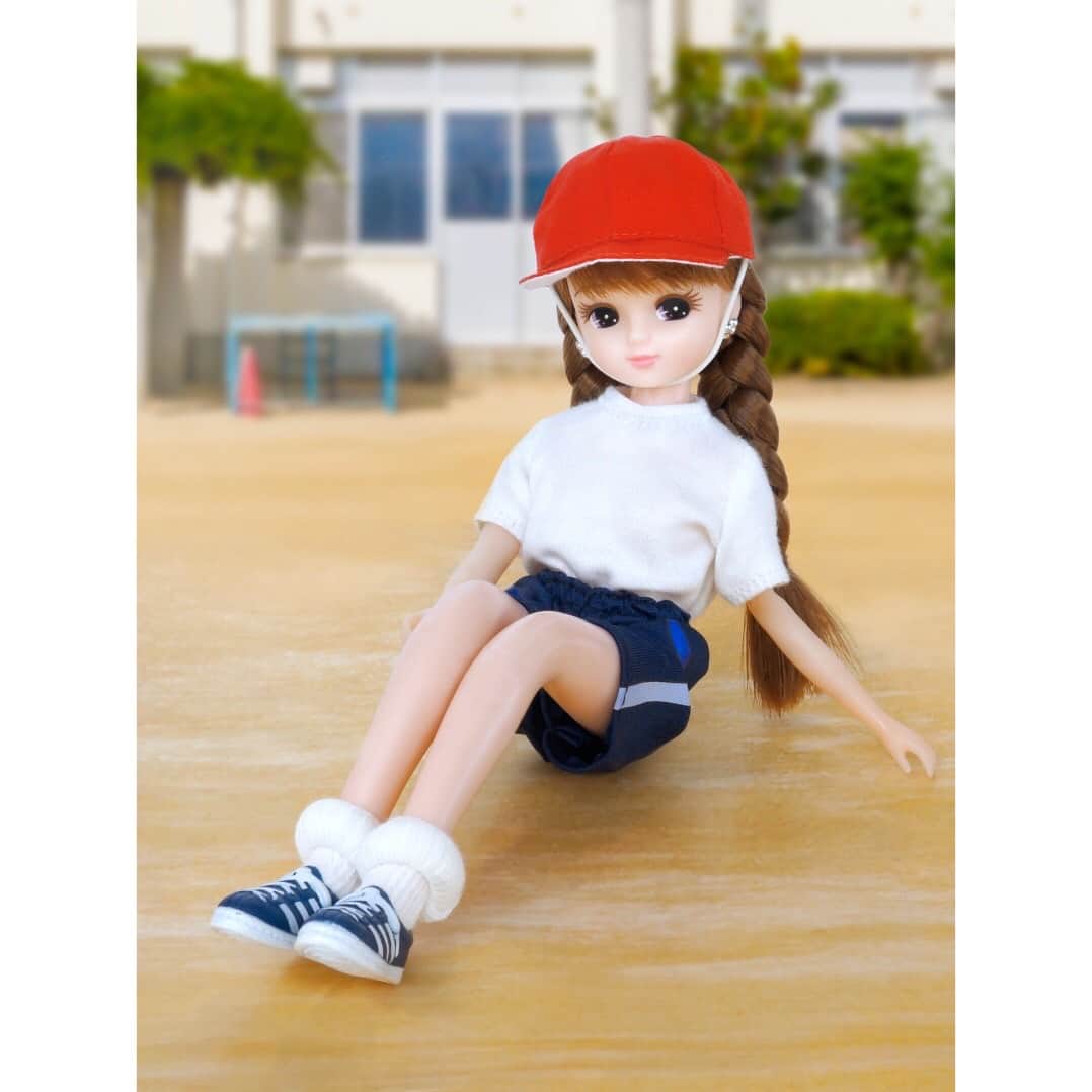 リカちゃんさんのインスタグラム写真 - (リカちゃんInstagram)「みんなにドーナツのつくり方を教えるね✰ まずは靴下をはいて、上からぐるぐる巻いたらあっという間に完成♪ 食べれられないけどね！うふふ♡  #小学生あるある   #リカちゃん #fashion #ootd #hairstyle #licca #liccadoll #japanesedoll #japan #girl #instadaily #instagood #instagramjapan #instagram」7月16日 13時00分 - bonjour_licca