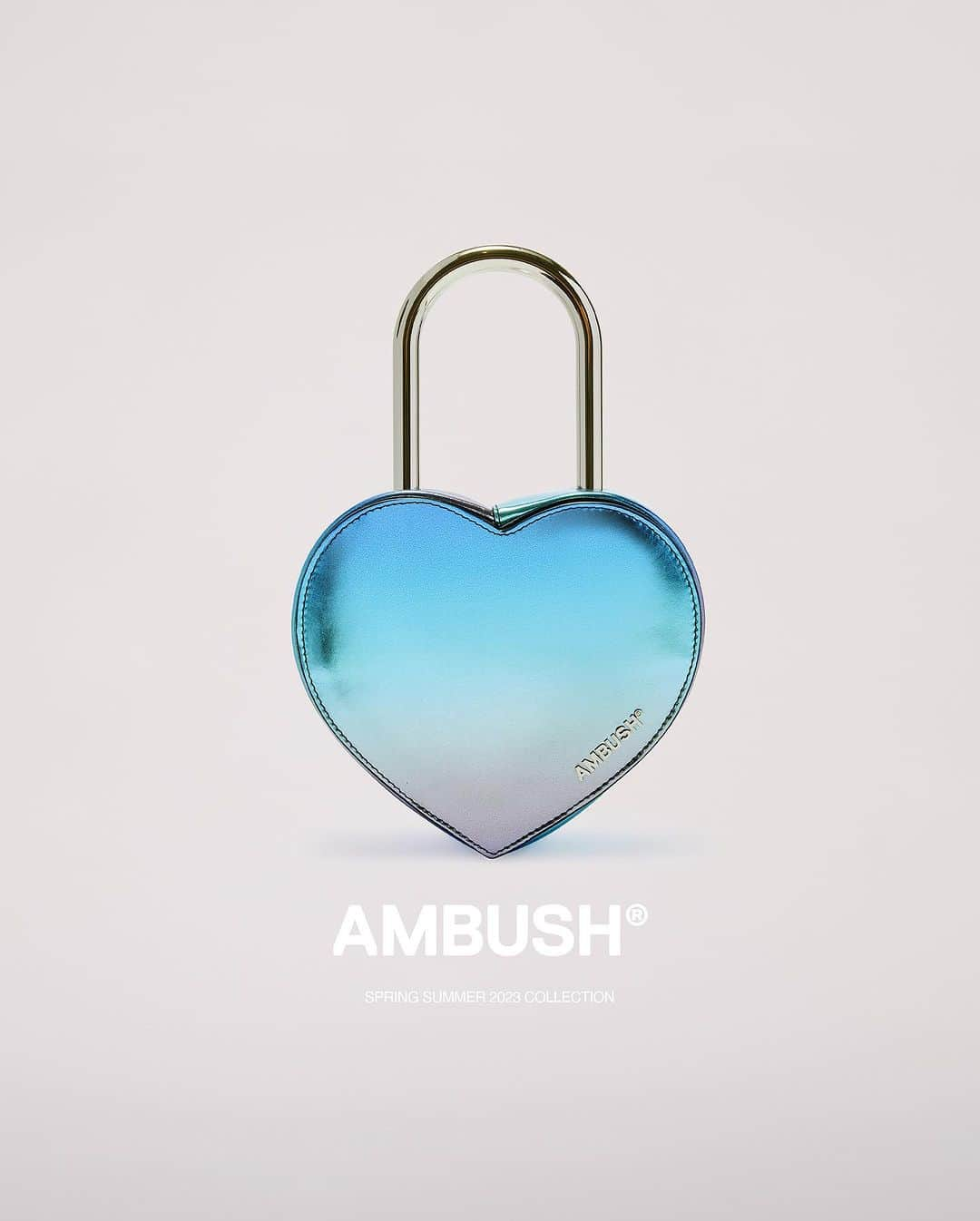 AMBUSHさんのインスタグラム写真 - (AMBUSHInstagram)「#AMBUSH METAL HEART PADLOCK BAG has landed at our WEBSHOP in new iridescent colors. 💙💗✨  Reimagined in a metallic sheen, the signature bag features the AMBUSH® logo at the front and a silver handle, inspired by our classic heart-shaped padlock earrings.」7月16日 13時00分 - ambush_official