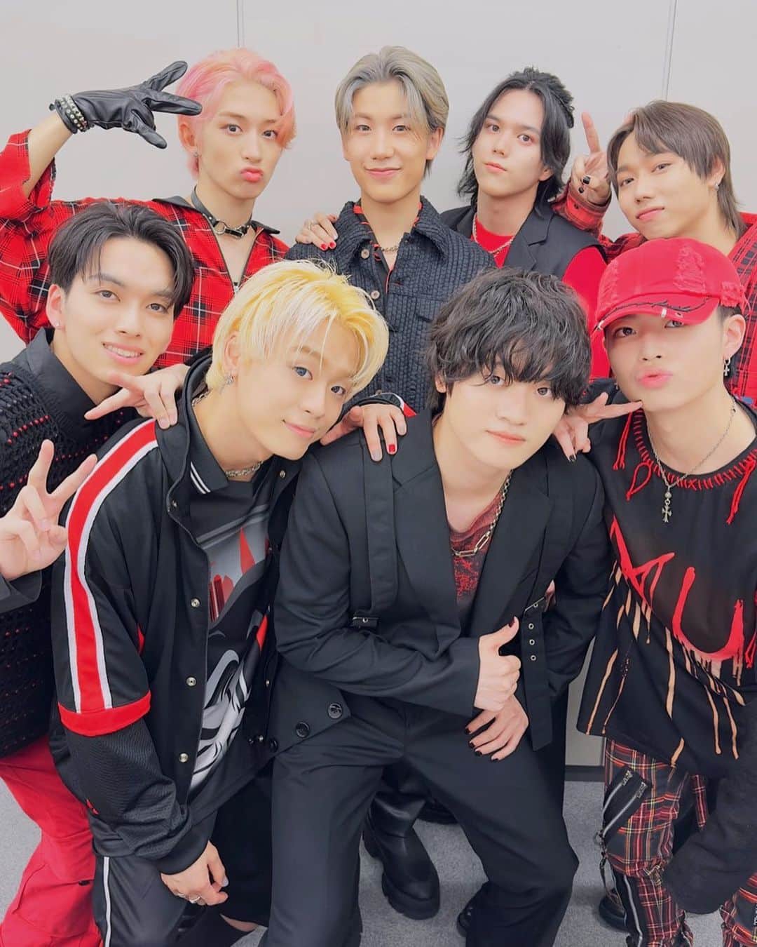 のインスタグラム：「TBS「音楽の日 2023」🔥  “次世代ダンスボーカルグループ”コーナーにて PSYCHIC FEVERさん・DXTEENさんと MAZZELのコラボで生出演させていただきました。 ありがとうございました！  番組はTVer（「音楽の日 2023」【Part.7】）で見逃し配信中📺  #音楽の日 #MAZZEL」