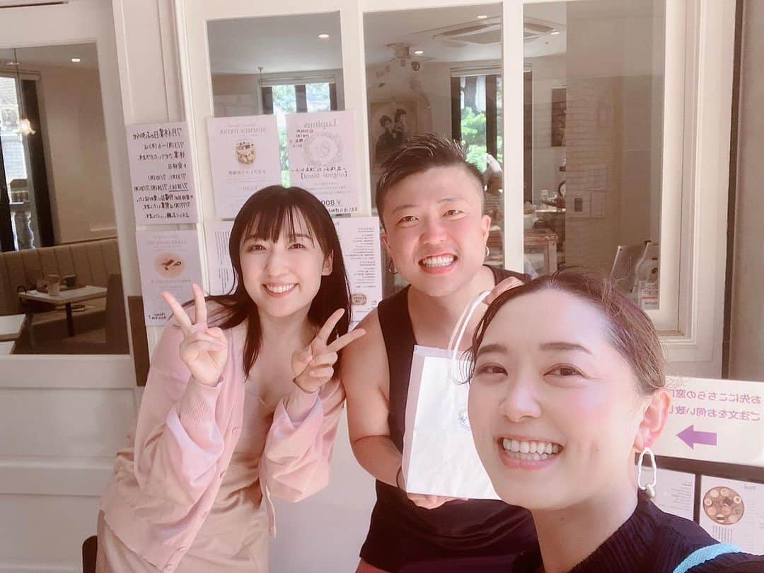 七瀬りりこのインスタグラム：「えのにも会えたー💛  嬉しすぎ！ @masashi_enomoto0412  @miku_hanahi  @miku_h_coffee   #宝塚　#Lupinus #coffee」