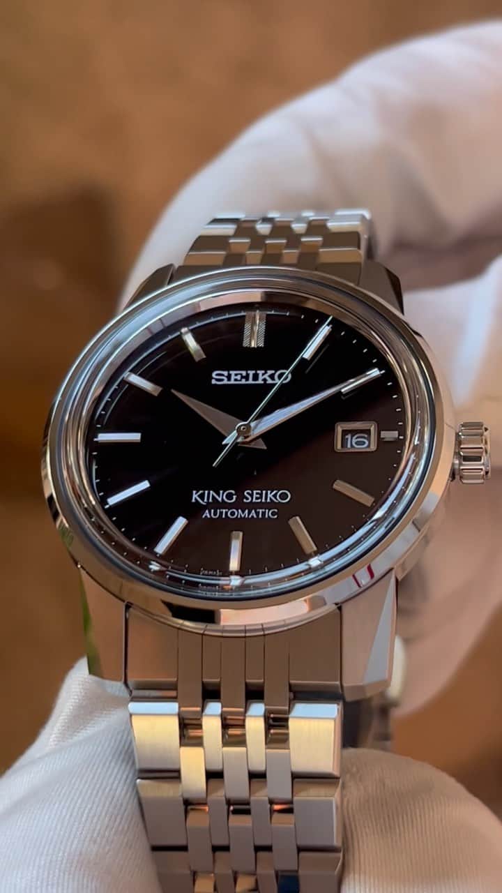 NAKANIWA WISPのインスタグラム：「2023 New KING SEIKO spins refined beauty. The new "SDKA007" inheriting KSK's commitment  Inheriting the refined design of the second generation KING SEIKO, commonly known as KSK, which was born in 1965, KING SEIKO has released a new model equipped with the thin automatic winding movement "Caliber 6L35" for the first time in a regular model.  ■SPEC KINGSEIKO Ref: SDKA007 Cal: 6L35 Case diameter: 38.6mm Case thickness: 10.7mm Case material: Stainless steel  ■ Inquiry NAKANIWA WATCH 4-10-3 Minamisenba, Chuo-ku, Osaka-shi, 542-0081 TEL: 06-6251-7573 Open from 11:00 to 18:30 Closed on Wednesdays LINE ID: @910caqbg  #NAKANIWA #NAKANIWAWATCH #仲庭時計店 #心斎橋 #大阪 #osaka #腕時計 #watch #Japanwatch #SEIKO #セイコー #KINGSEIKO #キングセイコー #ksk #Mechanicalwatch #ビジネスウオッチ #紳士腕時計 #亀戸」