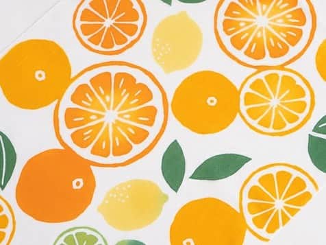 かまわぬさんのインスタグラム写真 - (かまわぬInstagram)「夏の強い日差しにも負けない彩り豊かで瑞々しい夏のフルーツたち。1枚手元にあると夏気分をグッと盛り上げてくれそうです。  #かまわぬ #てぬぐい #手拭い #手ぬぐい  #注染  #染め #テキスタイル  #テキスタイルデザイン #マスカット #桃 #柑橘 #スイカ #季節を楽しむ   #kamawanu #handdyed #tenugui  #japanesedesign #madeinjapan」7月16日 14時18分 - tenugui_kamawanu