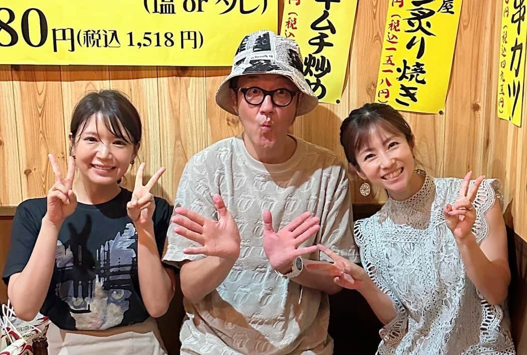 重長智子さんのインスタグラム写真 - (重長智子Instagram)「. . たっくさん笑いました‼︎ ワハハ本舗 名古屋公演、 うっちーと行ってきました☺️ . 2人とも初めてで、 見応えある演目の数々に魅了されました✨ . ノン様にも会えて、 「ふくわうち」メンバー再会🥰 . 会いたい人に会える幸せを 手羽先と共に噛み締めました。 . 座長、カッコよかったです‼︎ . . #ワハハ本舗 #座長 #大久保ノブオ さん #シン・ワハハ #フリーアナウンサー #内山絵里加 #SBSアナウンサー #重長智子 #笑いは元気になるね #名古屋グルメ #手羽先 #味噌カツも食べました #とんちゃんも」7月16日 14時36分 - tomoko_shigenaga