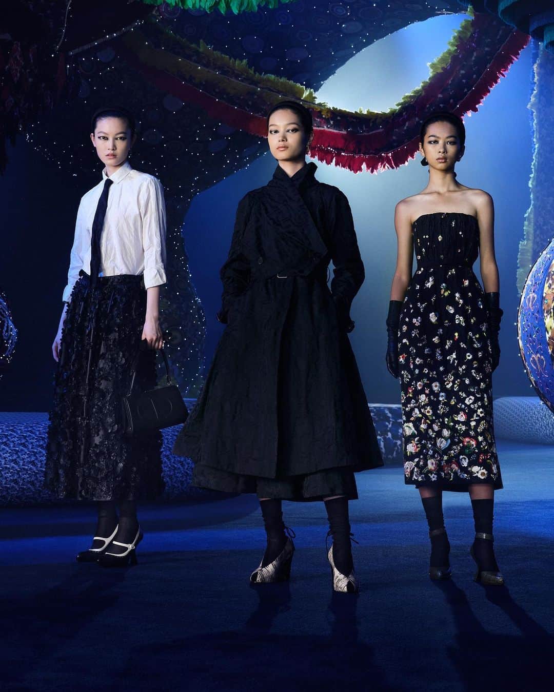 のインスタグラム：「A further selection of looks serves to encapsulate the mood of the #DiorAW23 collection by @MariaGraziaChiuri, revealed in the repeat show in Shenzhen, China. While black made a major impact in this viewing of the House's signature style through a Parisian prism - whether as clothing or perhaps the polished perfection of a 'CD Signature' bag - the enduring influence of Catherine Dior also cast a long shadow. The founding couturier’s indomitable plantswoman sister, she was the original 'Miss Dior', with the eponymous dress being acknowledged in the black leather appliqués on a skirt and a strapless dress's floral embroideries.  © Wang Ziqian」
