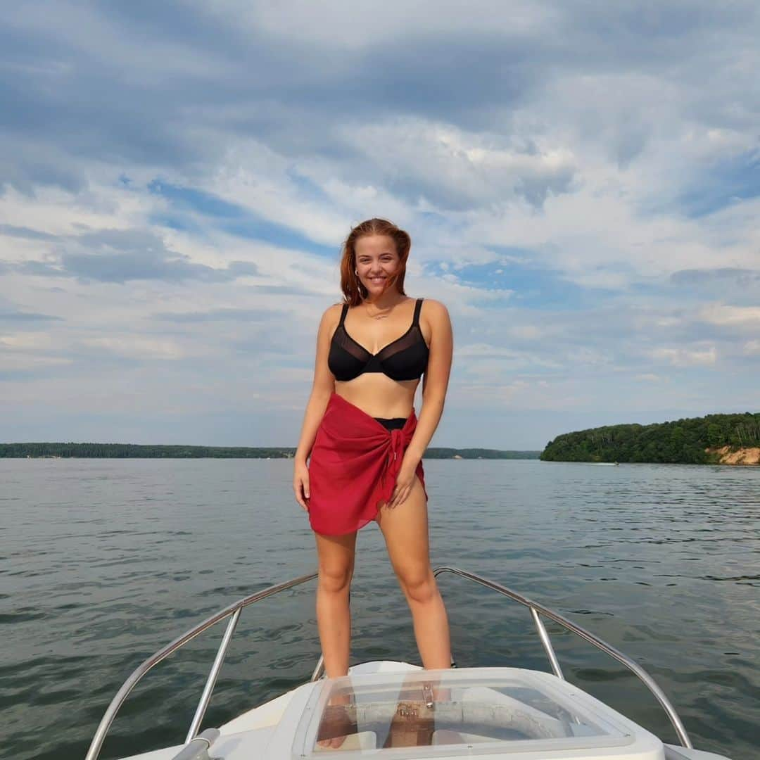 ゴーダ・ブトクテさんのインスタグラム写真 - (ゴーダ・ブトクテInstagram)「Late birthday celebration with family  . . . #kaunomarios #kaunas #vasara #summer #boat #lithuania #Lietuva #swimming #kateris」7月17日 1時38分 - godabutkute