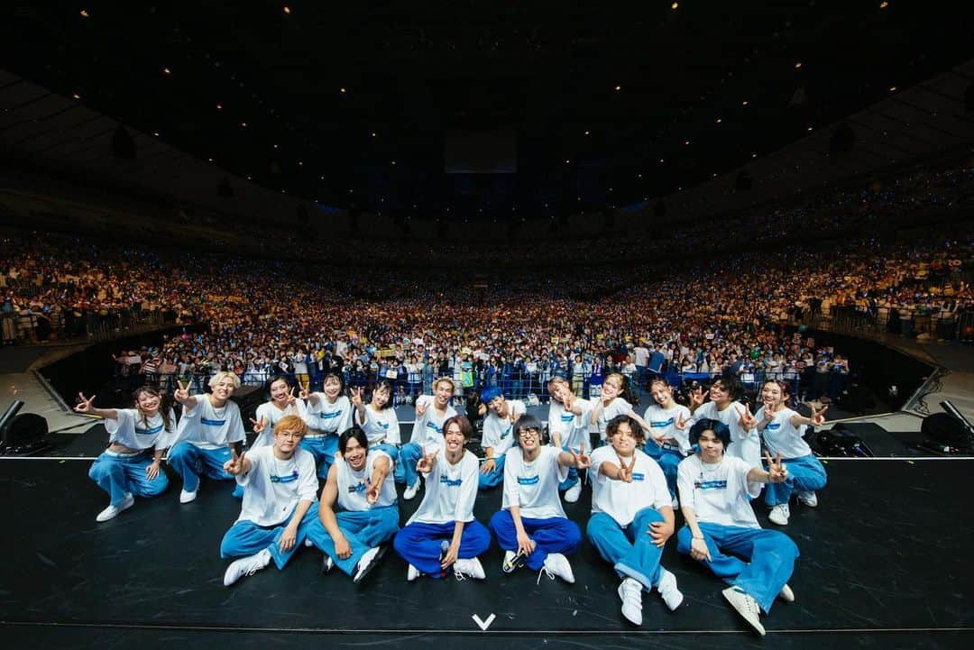 テオくんのインスタグラム：「スカイピース横浜アリーナワンマンライブ 無事大成功に終わりました！！！ 7月15日はスカイピースの結成日であり7年が経ちました 今回のライブは本当に特別なライブでした 3年前コロナにたくさんのものを奪われました 時間、思い出、、夢、命 数えきれないほどの大切なもの 戻せないものばかりかもしれないけど取り返せるものは取り返したいと3年間言い続けて来ました 俺たちは取り返したぞぉ！！！！！ 次はこれを見てるお前らの番だ！ 悔しかった気持ちバネにして取り返してみろ！！！ 俺たちの歌や動画で少しでも前向きになってもらえたらありがたい 頑張れ負けるな大丈夫だ 最高じゃない今のあなたへ それはあなたの最後じゃないだろう」