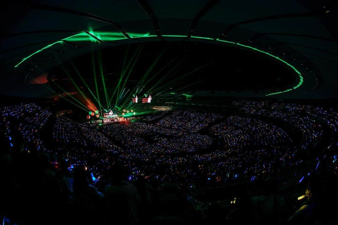 テオくんさんのインスタグラム写真 - (テオくんInstagram)「スカイピース横浜アリーナワンマンライブ 無事大成功に終わりました！！！ 7月15日はスカイピースの結成日であり7年が経ちました 今回のライブは本当に特別なライブでした 3年前コロナにたくさんのものを奪われました 時間、思い出、、夢、命 数えきれないほどの大切なもの 戻せないものばかりかもしれないけど取り返せるものは取り返したいと3年間言い続けて来ました 俺たちは取り返したぞぉ！！！！！ 次はこれを見てるお前らの番だ！ 悔しかった気持ちバネにして取り返してみろ！！！ 俺たちの歌や動画で少しでも前向きになってもらえたらありがたい 頑張れ負けるな大丈夫だ 最高じゃない今のあなたへ それはあなたの最後じゃないだろう」7月17日 1時41分 - teokun.711