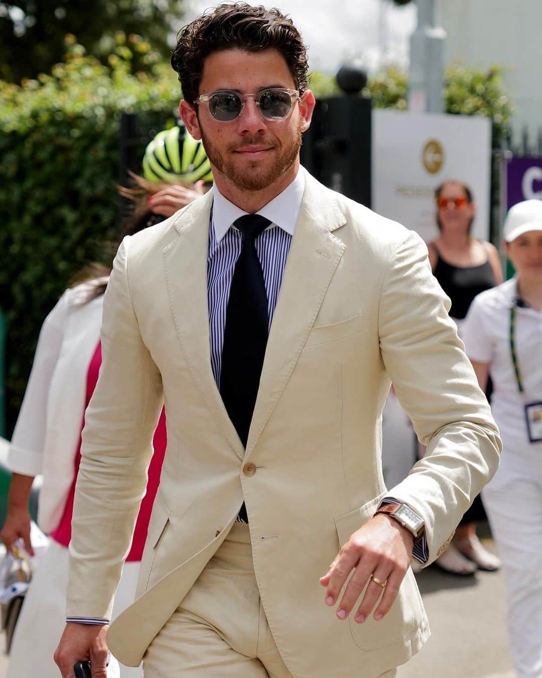 Just Jaredさんのインスタグラム写真 - (Just JaredInstagram)「Brad Pitt, Daniel Craig, Rachel Weisz, Nick Jonas, & Idris Elba all attended the Men's Singles Finals at Wimbledon. #BradPitt #DanieCraig #RachelWeisz #NickJonas #IdrisElba Photos: Getty, Backgrid」7月17日 0時12分 - justjared