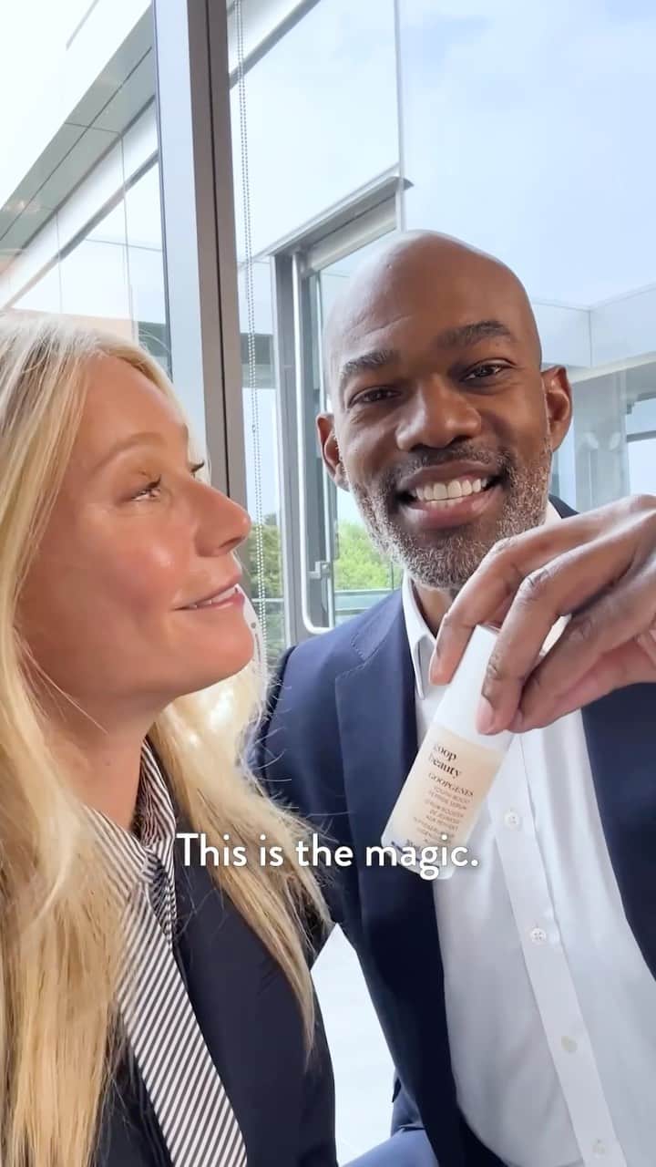 グウィネス・パルトローのインスタグラム：「After years of development, today I get to reveal goop’s anti-aging superhero, Youth-Boost Peptide Serum - a clean, clinically-excellent game changer that targets key signs of premature aging.  Our in-house scientists worked with renowned plastic surgeon @juliusfewmd (a great friend of mine, whose subtle approach to combatting aging astounds me) on meticulous testing. We were so impressed by the results we’ve had them published. The clean, efficacious formula works to target key signs of aging: smooth the look of wrinkles, firm and lift skin, even skin tone, refine texture and more. I saw real changes in my skin after trying it for just a week—I know you will be blown away by the results, link in bio to shop the ultimate youth boost.」