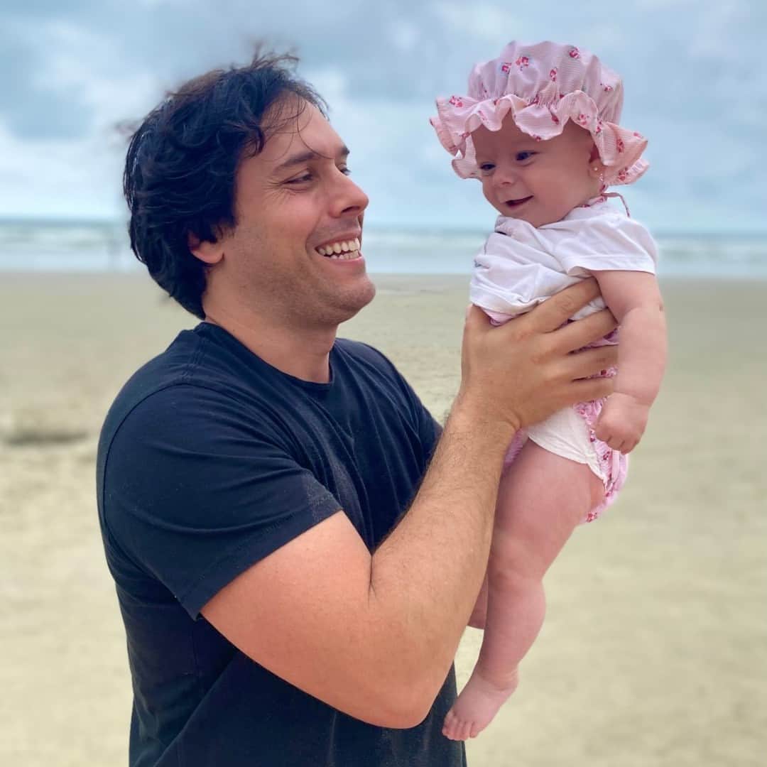 P&G（Procter & Gamble）さんのインスタグラム写真 - (P&G（Procter & Gamble）Instagram)「Diego Cerda is a #girldad. He has four daughters and truly values his time with his family. When his youngest daughter was born, he leveraged P&G’s paid parental leave and was able to slow down and focus on his newborn daughter and family.   Read Diego’s story and hear from other P&G employees who leveraged P&G’s paid parental leave in the link in bio.」7月17日 0時23分 - proctergamble