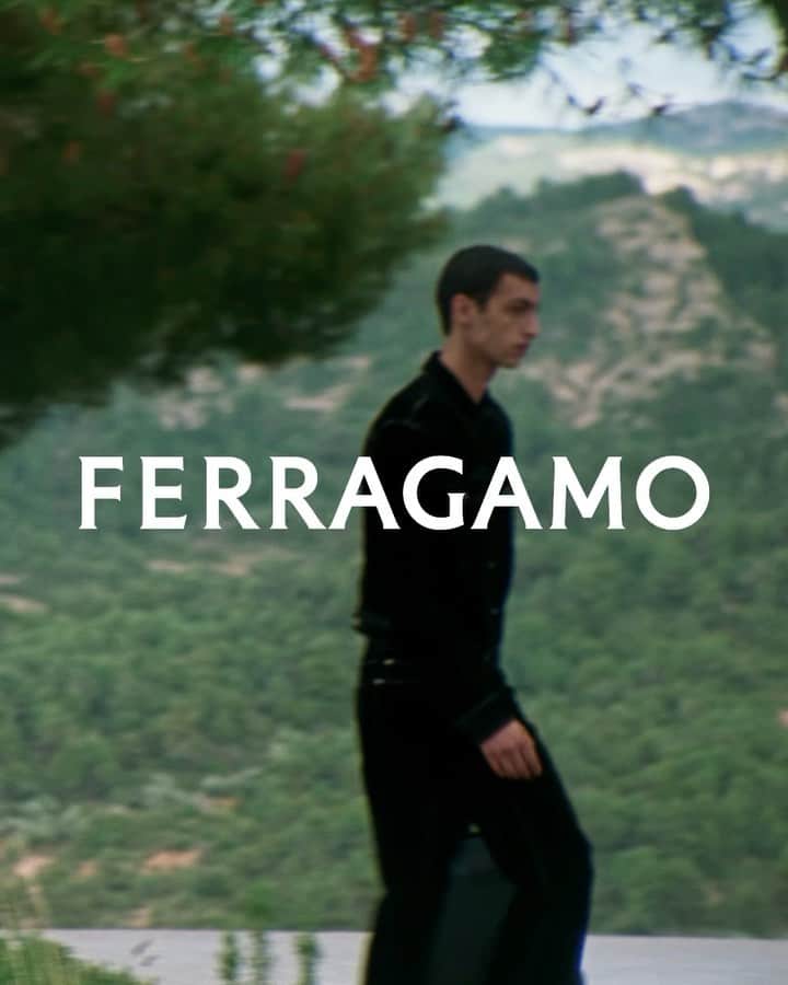 サルヴァトーレ・フェラガモのインスタグラム：「AESTHETIC LANDMARKS. #FERRAGAMOPF23」
