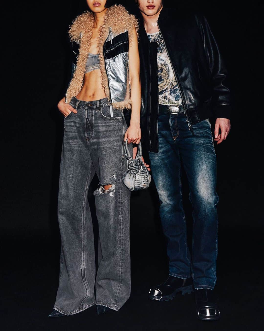 ディーゼルのインスタグラム：「How do you like your D?  Find your perfect fit. The D-Sire is a low-rise, loose fit jean inspired by a 1996 silhouette. The straight leg and distressed knee bring to mind skater and grunge culture.  The D-Finitive jean is as close as it gets to a universal fit. Cut to flatter all body types with a natural waist and slightly tapered leg, it's classic and comfortable.  Tap to shop and discover more at the link in bio.  #ForSuccessfulLiving #DieselFW23」