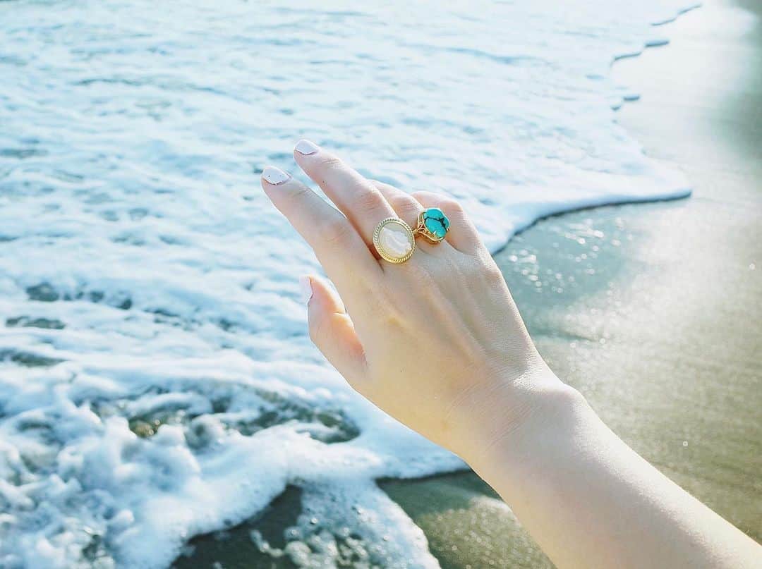 永原真夏のインスタグラム：「ひかりかがやく🌊🐚」
