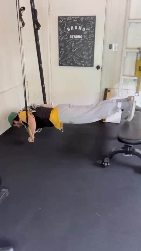 グラント・ガスティンのインスタグラム：「Trying to get back into a routine. Fell off when the show ended. #BrunoStrong (even though he still hasn’t given me a t-shirt)」