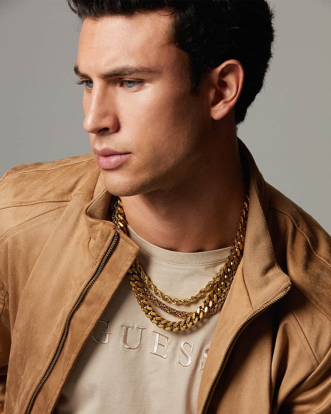 ゲスのインスタグラム：「Layered in #GUESSJewellery」
