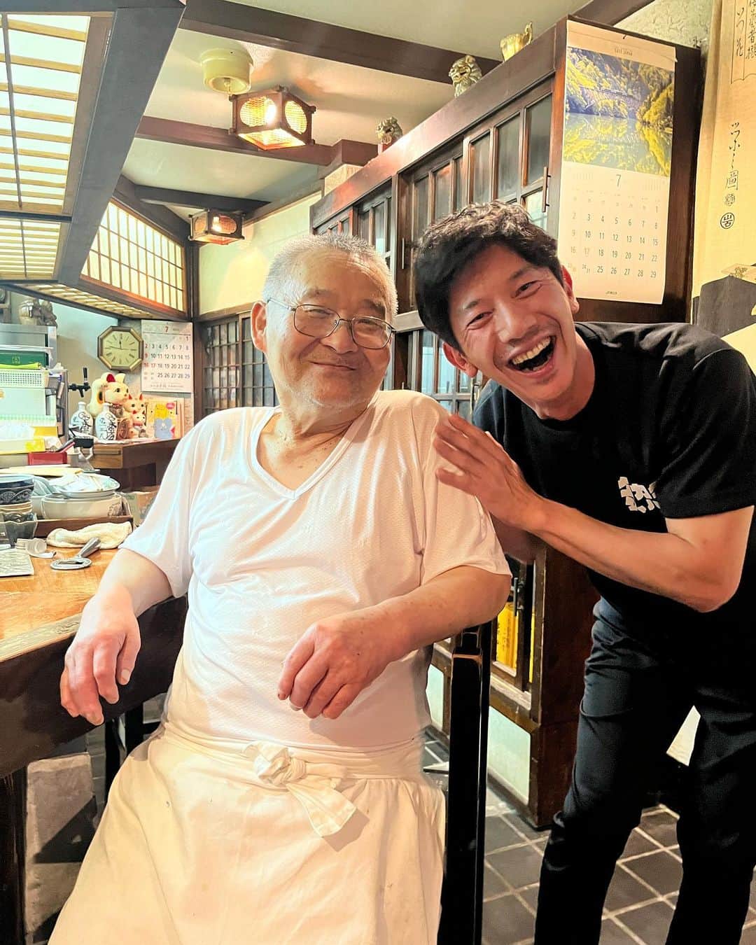 盛岡豊のインスタグラム：「一週間の会津若松滞在で、いちぱん通ったお店、“麦とろ”さん。 会津の馬刺し、郷土料理、お酒…で胃も心も満たされ、そして何よりもご主人のお人柄が最高でした！ またいつか必ず訪れたいお店です。  #会津若松麦とろ」