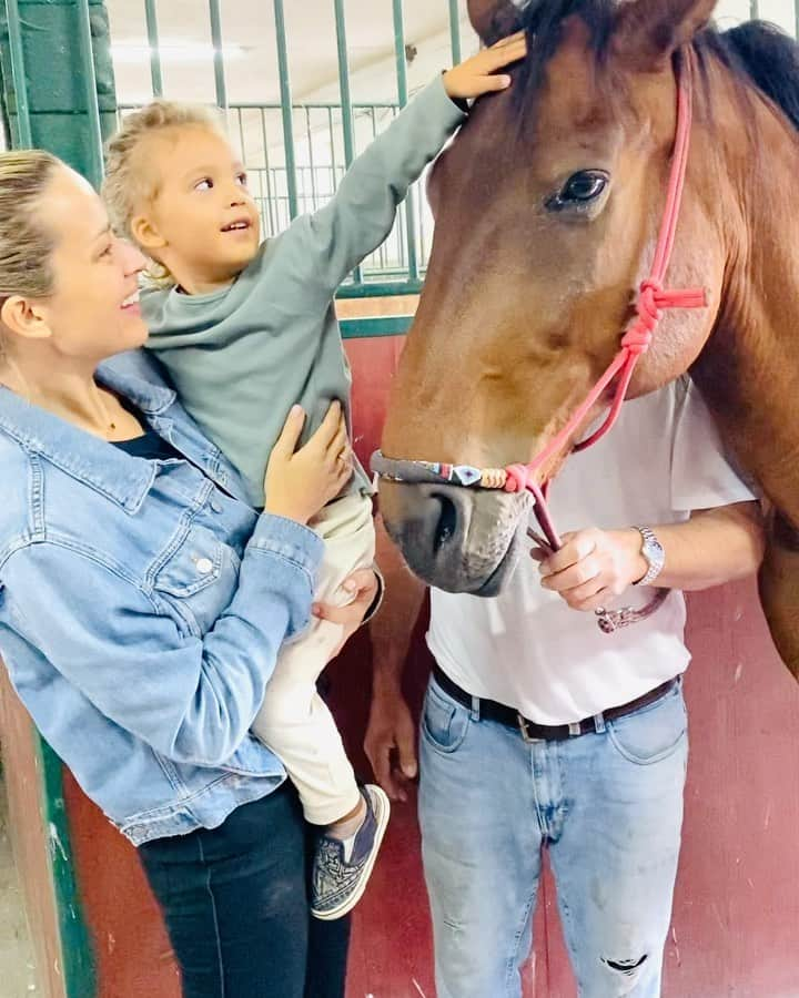 ペトラ・ネムコバのインスタグラム：「Cherishing Priceless Memories🌿🐎 🍓 🌳 🥧🍀   We didn't just visit, we immersed ourselves in the company of magnificent horses. It was a truly special experience for our entire family. Bodhi had the privilege of firsthand lessons in caring for these majestic beings.  Being at @dvurolsiny was nothing short of magical. From the cozy, inviting rooms to the mouthwatering homemade Czech breakfast ( vegan options too) 😋 , every moment was treasured. We had magical time with our family, met new friends, bonded with the horses & created memories to last a lifetime.  This beautiful place stirred nostalgic feelings of my own childhood. I recall walking with my sister down the hill, through nature's embrace, to collect fresh produce from a local farmer. ( 30min down and ten up the steep hill 😅) Horses, cows, pigs, and chickens were a part of his lovingly tended farm. Our grandfather would lend a helping hand, and in return, we were blessed with organic abundance, made with pure love. Oh, and let's not forget the occasional batch of Christmas cookies that delighted our taste buds!  I hold these memories close to my heart, as they embody the essence of a slow life lived in harmony with nature and cherished values. Now, I have the immense joy and privilege of sharing some of these old school Czech way of living with my boys.  May these memories inspire you to embrace the simple joys, connect with nature, and treasure the values that bring warmth and love to your life. 🌿  💚 @quincymae   ✨ #CherishedMoments #NatureConnections #FamilyBonds #CzechTraditions #GratefulHearts」