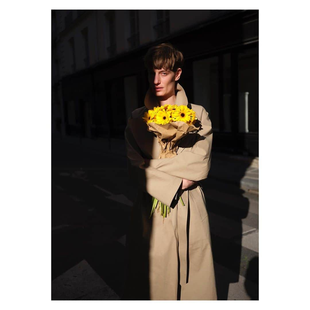 リカのインスタグラム：「Something Special 🌼  Artist & Model @kunz.veronika in  The Mackintosh handcrafted in atelier Scotland for Rika Studios .   A favorite piece in our wardrobe forever . It’s Back in Stock 💥   Captured by the one and only @stefanarmbruster  Styling @ferdisibbelstudio   #rikastudiospaper #no6 #summer #rikastudios #mackintosh」