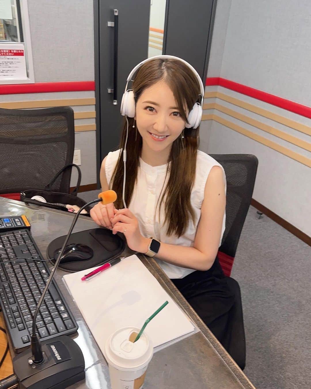 坂本麻子のインスタグラム：「. music voyage anthology 〜summer song〜 明日、ラジオ日経15:00〜15:30で 担当してます📻✨ Instagramの質問で貰った アンケートも使ってるかも？！ 聞いてみてね🎵 坂本麻子の思うsummersong年代問わず 聞けるはず✨ #ラジオ日経 #musicvoyageanthology  #ラジオ#radio#radiko」