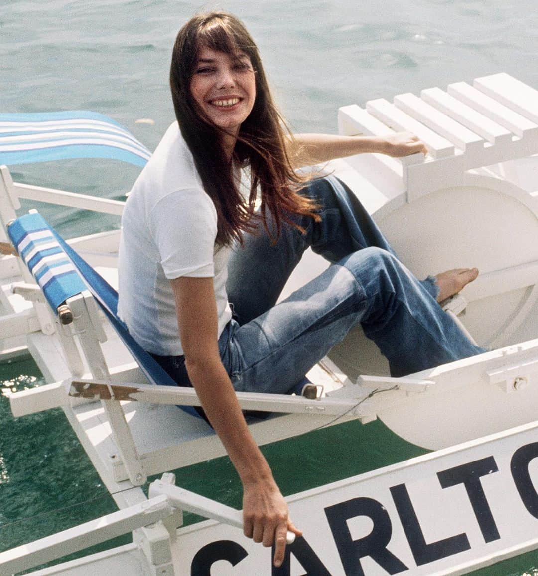 WHO WHAT WEARさんのインスタグラム写真 - (WHO WHAT WEARInstagram)「The original fashion muse. Rest In Peace, Jane Birkin.  photo: getty images」7月17日 1時23分 - whowhatwear