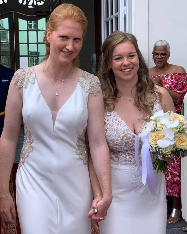 アリソン・バン・アイトバンクのインスタグラム：「Finally being able to call you my wife is a wish that came true ❤️ it was a perfect day celebrating with our family and friends 🥳 we all love you! Mrs&Mrs Van Uytvanck - Vermeiren 🥰💖 @vermeirenemilie」