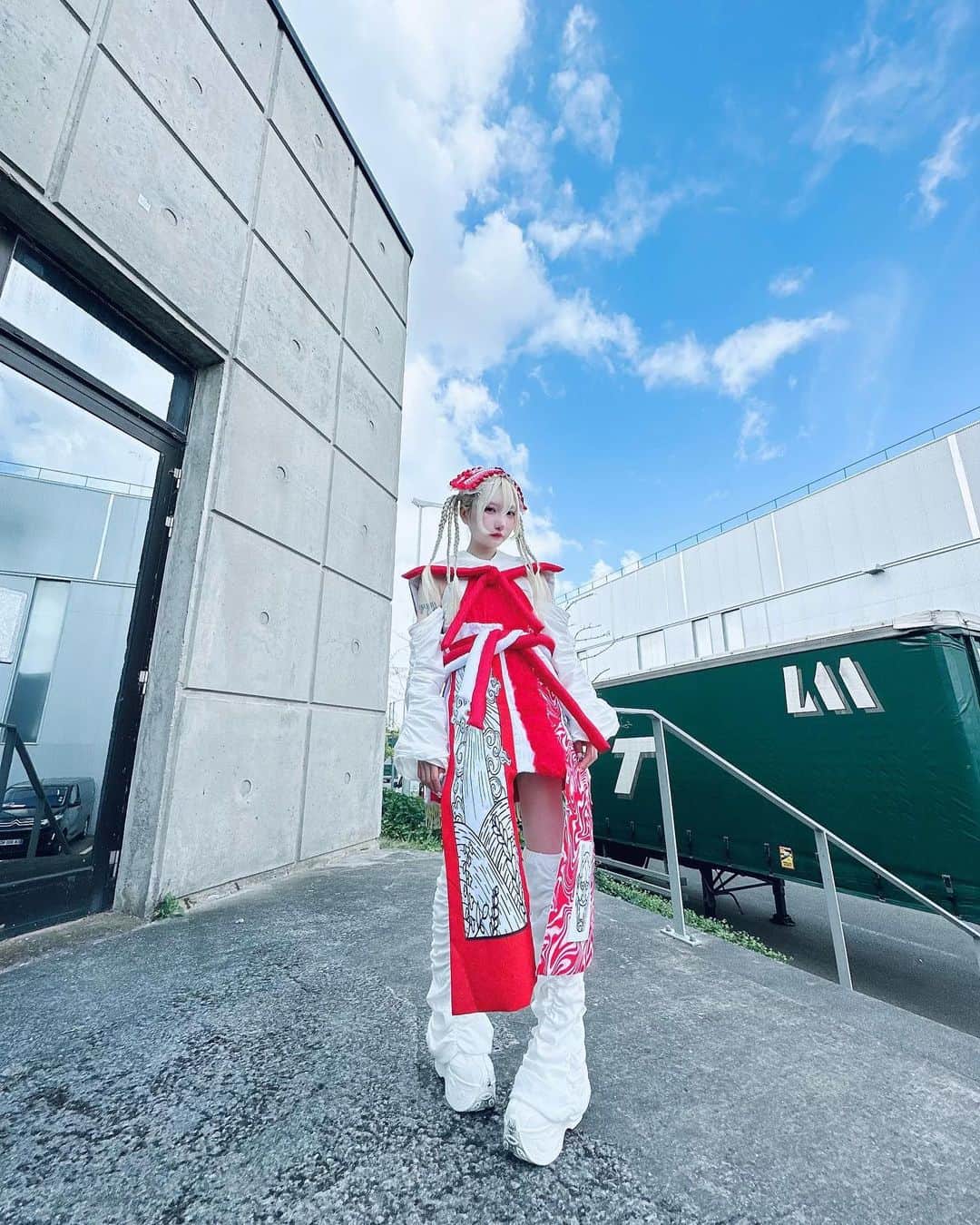 苺りなはむのインスタグラム：「JAPAN EXPO PARIS 🇫🇷❤️ Thank you^⌯𖥦⌯^   I want to go to various countries even for solo projects! where do you want me to go  Costume provided by @sugaharamizuki」