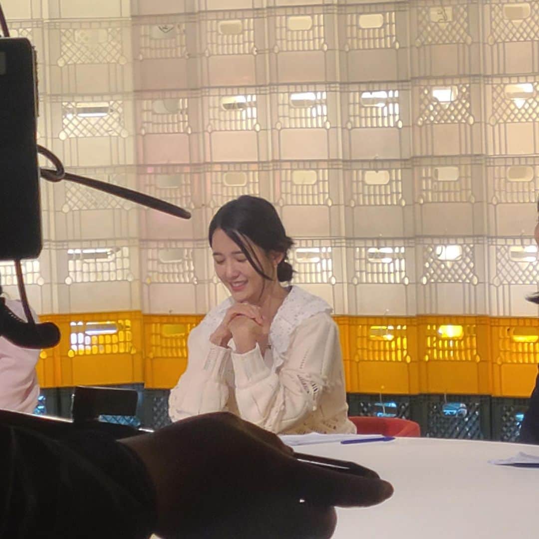 ナム・ボラのインスタグラム：「이번주의 아카이브  먼 작가님의 시선의 나 미용시기가 온 댕댕이와  또 양 조절 실패로 탄생한 10인분의 미역국💦 (작은 용량은 나에게 매우 어랴운 일🥹)  이번주 유튜브에 쓴 제품들(📍링크따라 유튭 채널에 놀러오세요)  먹고 싶어서 담가본 깍두기💕 (익으니 아주 맛있었음😀)  은행업무도 함께하는 댕댕이🎶」