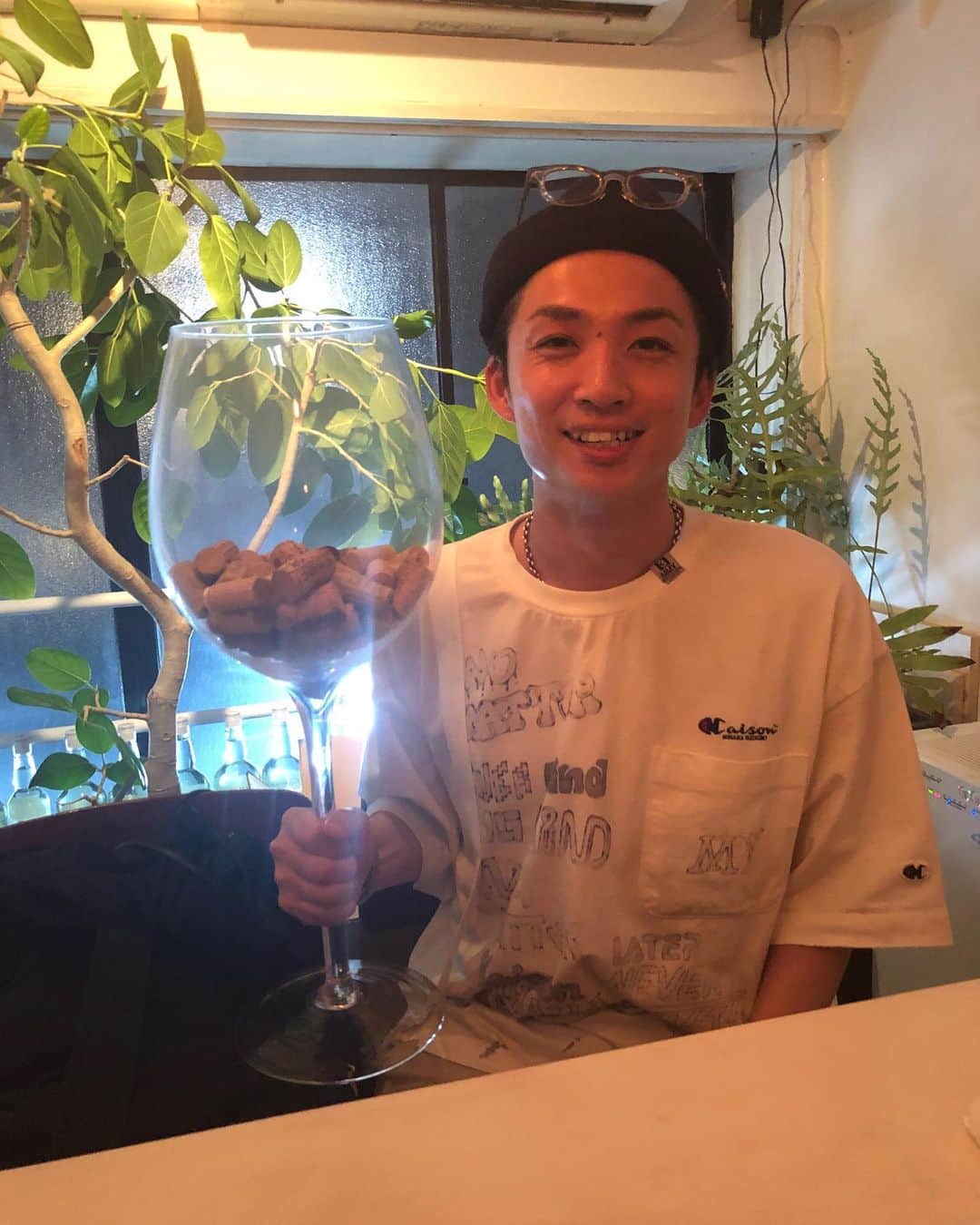 のインスタグラム：「今週もどこかで見て頂いた方、ありがとうございました☺️  もっと漫才できる様精進します🎙️  皆様良い連休を🫡  #アインシュタイン　ゆずるさん #お洒落もいき過ぎたらこうなるらしい #お洒落の果て #マルセイユ  #♾️ホール」