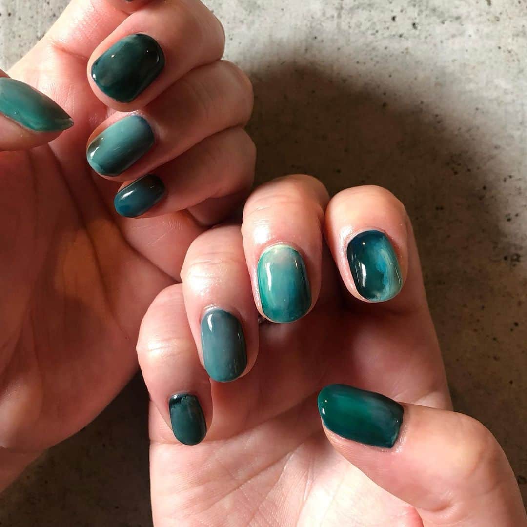 関根祥子のインスタグラム：「深呼吸！！！🦚☘️🐊🦖🦎🐍🐢✴︎✴︎✴︎  #mojonail #nail」