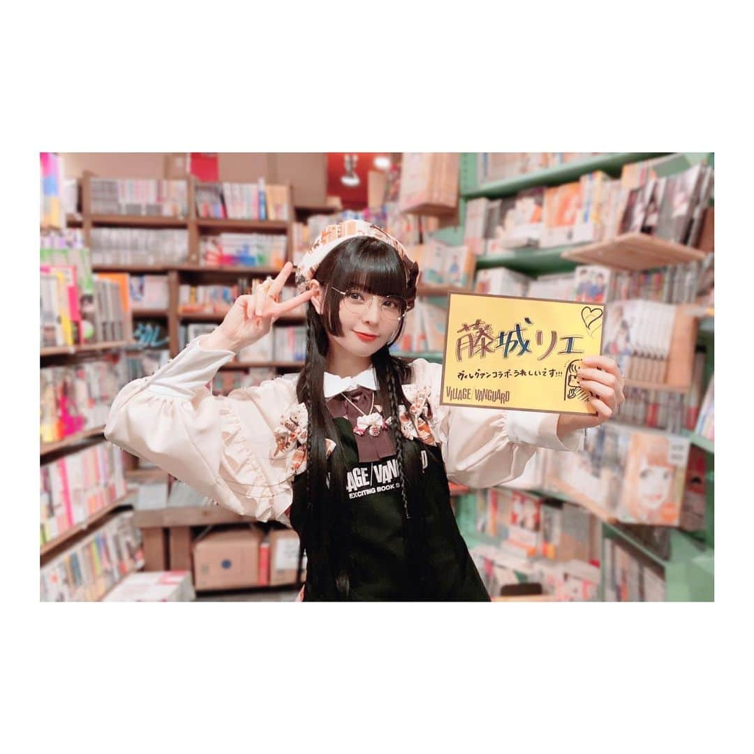 藤城リエさんのインスタグラム写真 - (藤城リエInstagram)「⁡ ⁡ ⁡ いらっしゃいませ。ロリータ藤城店長です。 ⁡ 本とファッションとお掃除が好き。 埃一つ見逃さない視力の持ち主👓(伊達眼鏡) ⁡ 好きなものの話になると止まらなくなるらしい。 ⁡ ⁡」7月16日 16時35分 - fujishirorie