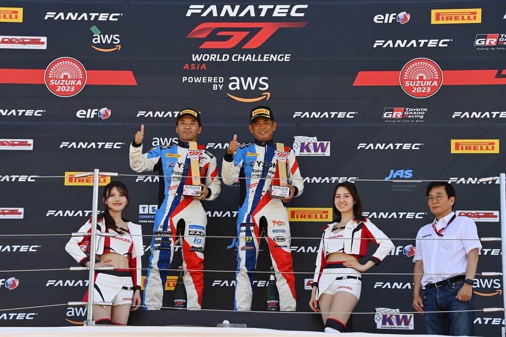 織戸学のインスタグラム：「鈴鹿 2 round 日曜日  クラス優勝  楽しんでRacing  Photo by Wataru Tamura  @yzone.co.ltd.yz_racing  @bmwteamstudie  @gtworldchallengeasia  @kano_masaki.02_04  @130ryokohama  @tamuraya1085」