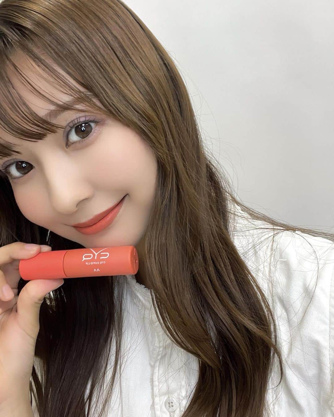 神﨑沙穏さんのインスタグラム写真 - (神﨑沙穏Instagram)「@cyq.jp.official さんのコスメを使って 色んなメイクに挑戦してみたよ🪽🩵  今回紹介するのはキューピットリップ！  私がつけているのは03 キューピットオレンジ！🍊 質感はマットで、まるでムースのような付け心地𓂃𓈒𓏸︎︎︎︎   他にも沢山紹介してるので詳しくは CYQさんの公式Tiktokをチェックしてみてね！！！😉  #CYQ  #キューピッドリップ  #マスカラでライナー  #コスメ  #tiktok」7月16日 16時49分 - i_am_saon