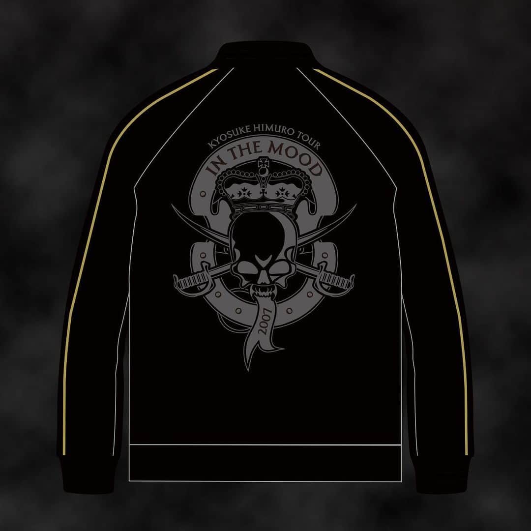 氷室京介のインスタグラム：「35th anniversary LIMITED REVIVAL SOUVENIR JACKET 【2007 IN THE MOOD】  復刻版スカジャン2023ver.の受注受付開始!! 見事、全体投票で１位に輝いた「2007 IN THE MOOD」 ツアーを象徴する印象的なロゴを精細な刺繍で施したスカジャン。無地のシンプルなブラック裏地面とのリバーシブルでお楽しみいただけます。  購入特典としてロゴステッカーをプレゼント！  https://himuro.com/feature/shop  #氷室京介 #kingswing #スカジャン」