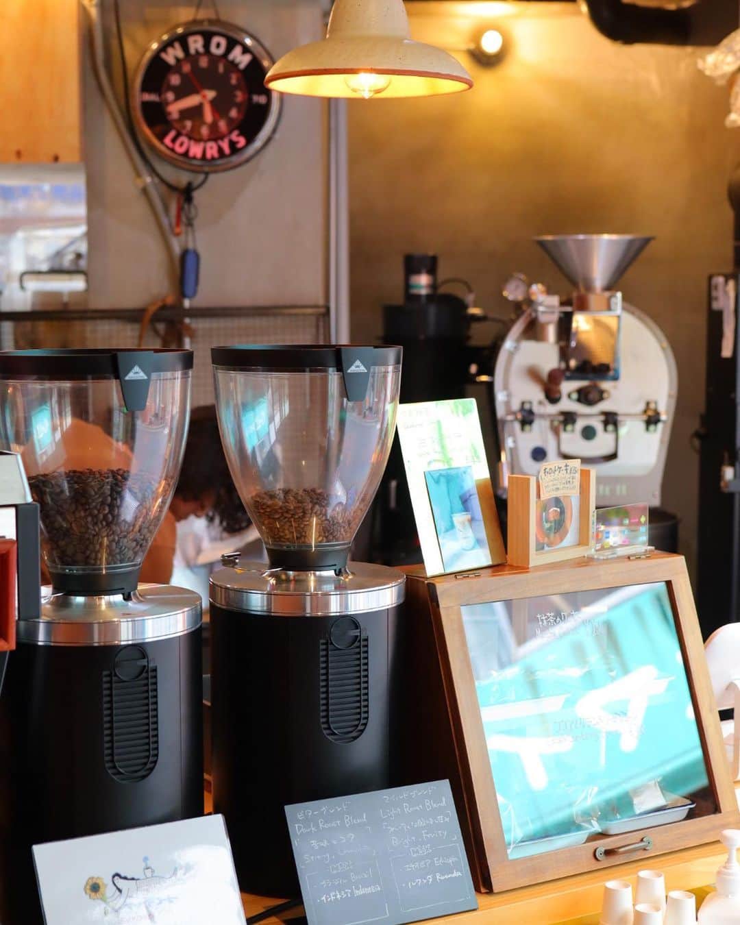 岩城滉太さんのインスタグラム写真 - (岩城滉太Instagram)「マーメイド コーヒー ロースターズ 明大前店  浅煎りのコーヒー豆でブレンドしたマイルドのアイスコーヒーをいただきました。  程よい酸味が爽やかでアイスにピッタリでした！  お店の雰囲気も良くて、とても居心地が良かった。  #coffee #coffeespecialist #cafe #コーヒー #カフェ #コーヒースペシャリスト #☕️」7月16日 16時48分 - kota_iwaki