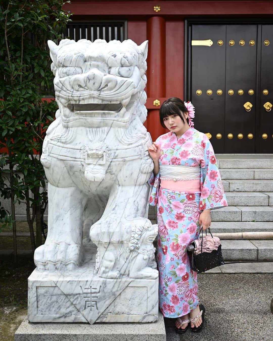 のインスタグラム：「シーサーっぽい狛犬 . . . . #神社 #japanesemodel  #モデル #グラビアモデル #ポートレートモデル #グラドル #グラビアアイドル  #idol  #japan #japanese #japanesegirl #asia #asiangirls #asian #asianmodel #girls #model  #浴衣  #kimono #modelshoot #modelphotography  #아이돌　#데일리　#셀카　#일본 #bodypositive  #japaneseidol #偶像  #撮影会 #art」