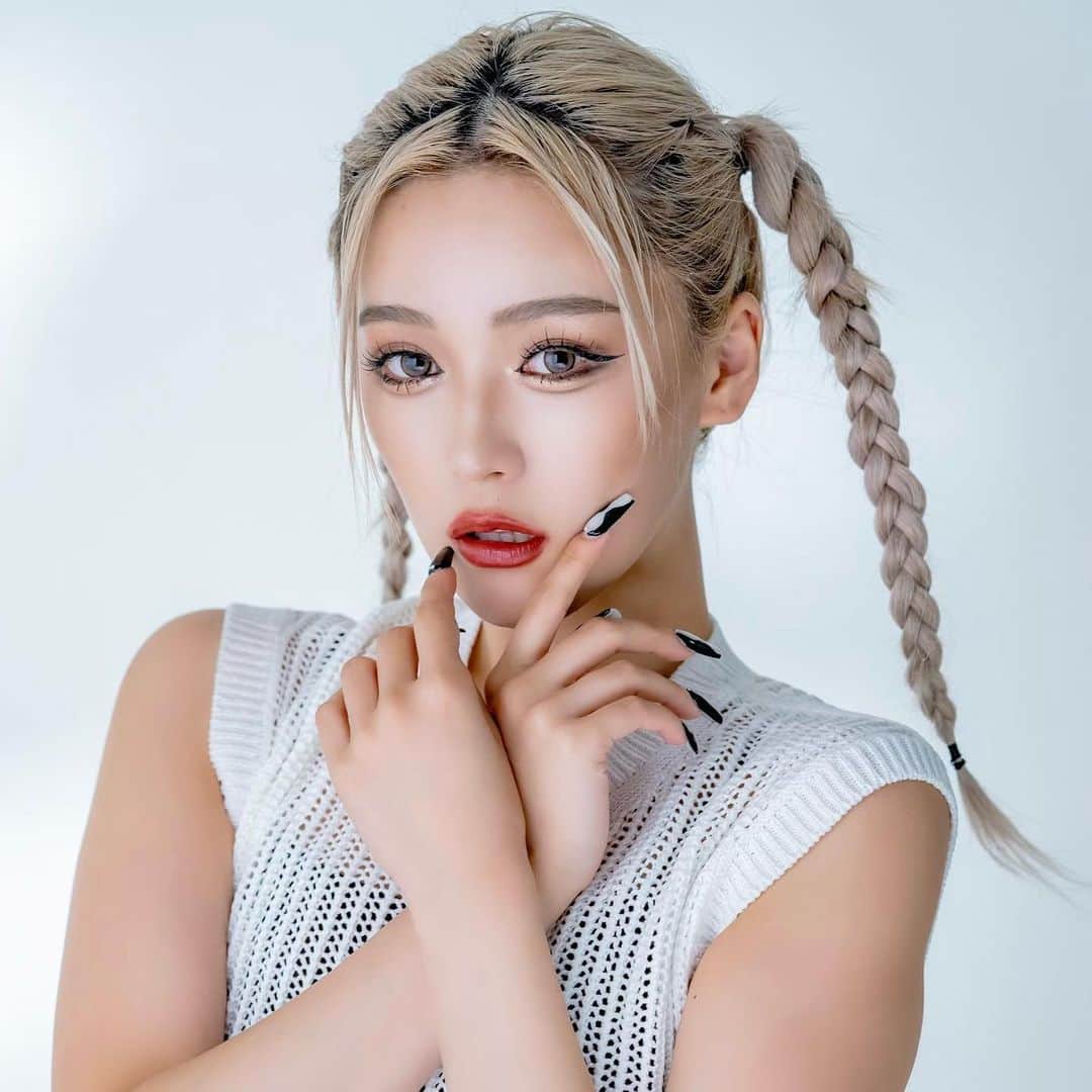 nutsのインスタグラム：「today's nuts shot🥜 @seika____official   ヘア企画のアザーカット❤︎ nuts夏号全国の書店、セブンイレブンにて好評発売中✨  #nuts #姉ギャル #ギャル #せいせい」