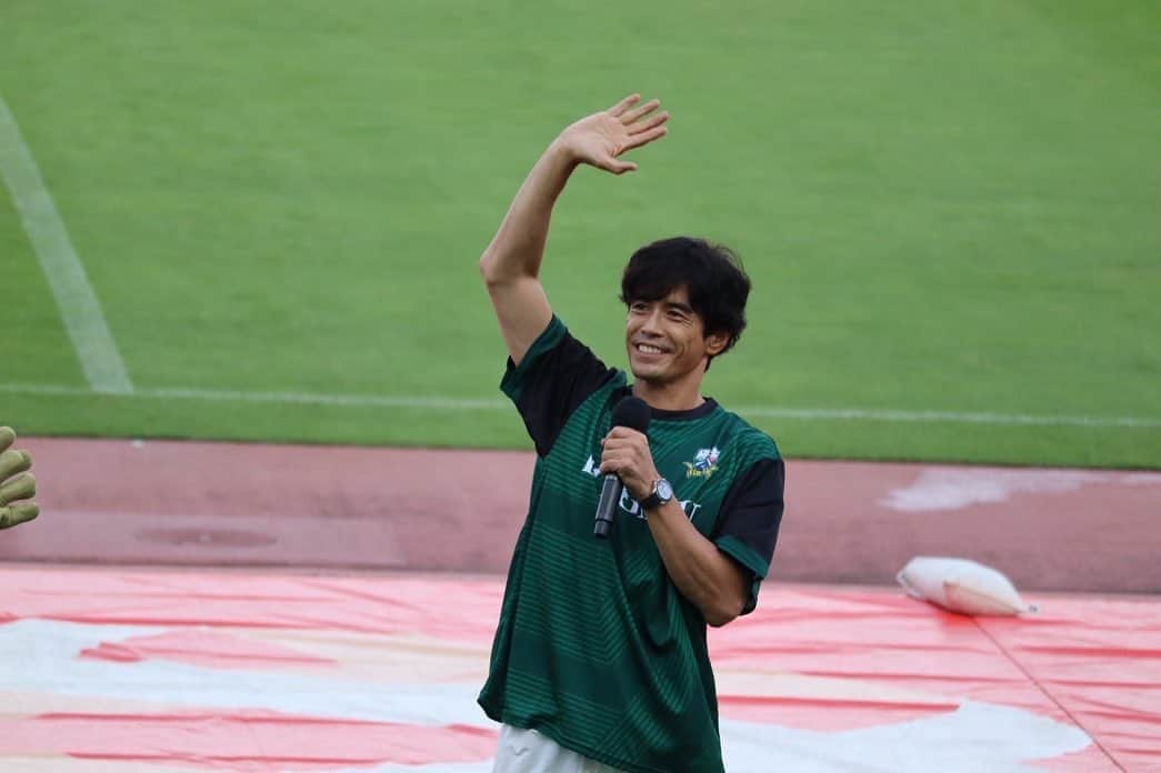 伊藤英明のインスタグラム：「FC岐阜の応援に行って来ました。FC今治を『いまじ』と盛大に間違えたのは僕です。今治の皆さん、申し訳ございませんでした‼️今治タオル使ってるのになー。すみません‼️  #岐阜英明」