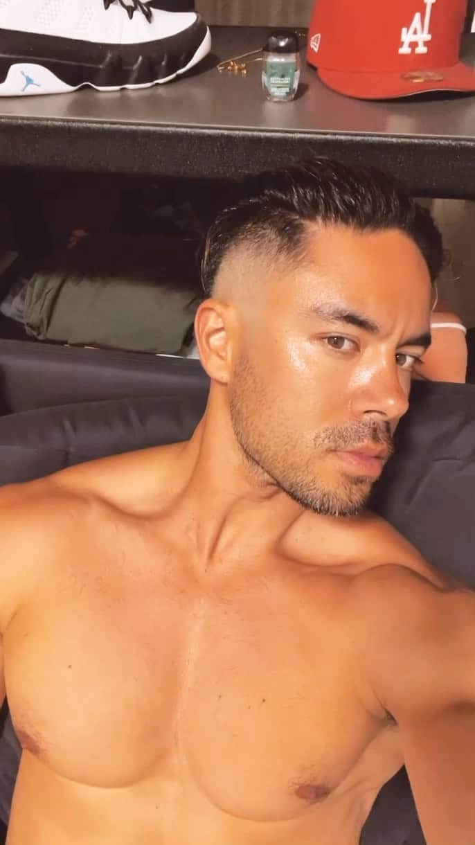 Ethan 佑太 Schellinのインスタグラム：「<本気でインスタに載せる気がなかったシリーズ> 前回髪の毛切った時にどんなスタイリングしようかなーて客観的に見る為に動画とるのですがそれをそのままアップします💇‍♂️」