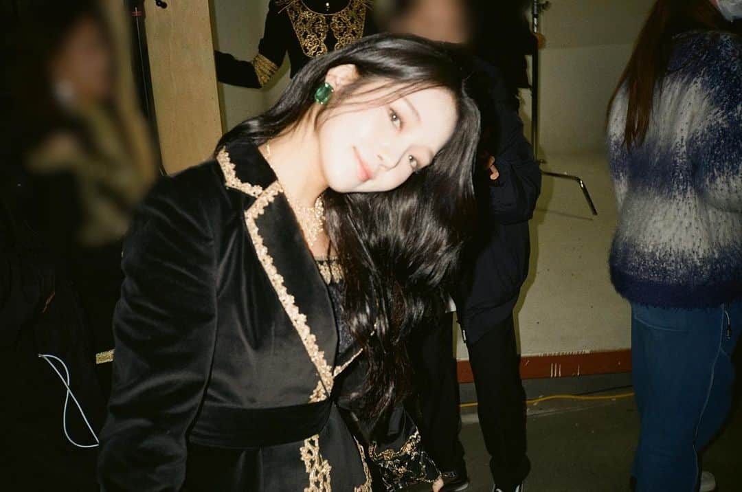 Mnetのインスタグラム：「I Love you 2000☘️  #지선」
