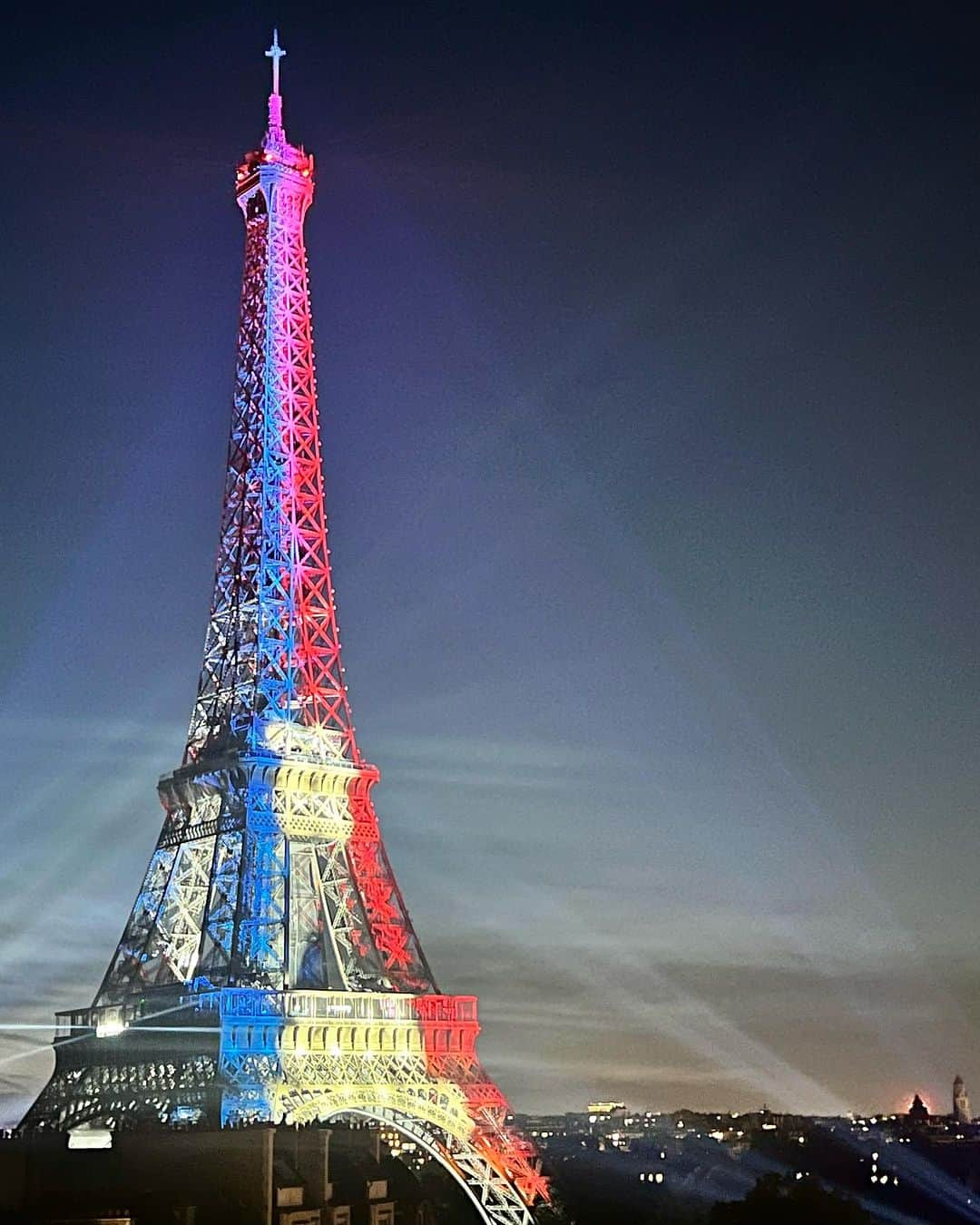 美波さんのインスタグラム写真 - (美波Instagram)「Le 14 juillet 💙🤍❤️ 🌅」7月16日 17時18分 - minamimanim